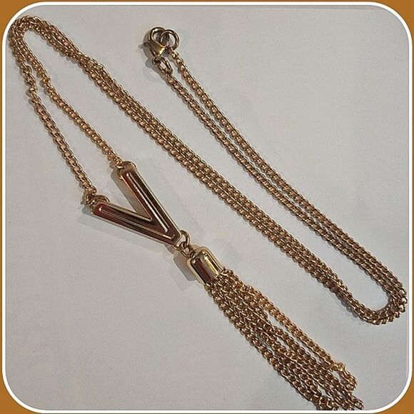 #VINTAGE 24" Long Gold Tone Link Chain Necklace 4" Tassel 'V' Pendant - Picture 1 of 4